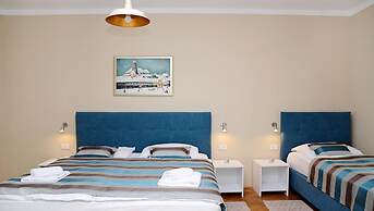 Apartments & Rooms Flowers