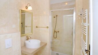 Apartments & Rooms Flowers