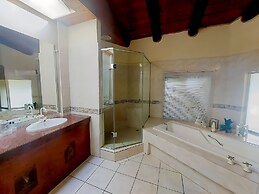 La Montagne Guest Lodge