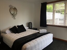 3 & 4 Bedroom Houses in Seaview Crescent