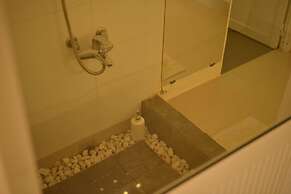 Alyssa's Garden Home