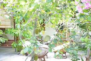 Alyssa's Garden Home