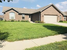 Spacious 3 BR Ranch House W Patio Yard in a Quiet Suburb