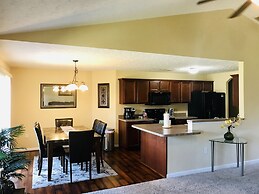 Spacious 3 BR Ranch House W Patio Yard in a Quiet Suburb