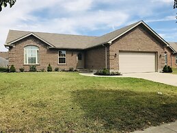 Spacious 3 BR Ranch House W Patio Yard in a Quiet Suburb
