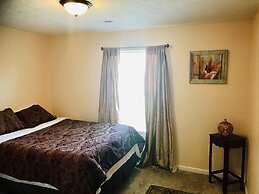 Spacious 3 BR Ranch House W Patio Yard in a Quiet Suburb