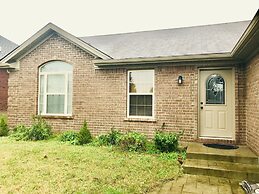 Spacious 3 BR Ranch House W Patio Yard in a Quiet Suburb