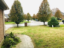 Spacious 3 BR Ranch House W Patio Yard in a Quiet Suburb