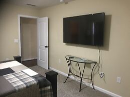 Spacious 3 BR Ranch House W Patio Yard in a Quiet Suburb