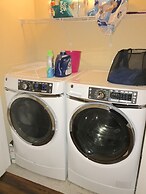 Spacious 3 BR Ranch House W Patio Yard in a Quiet Suburb