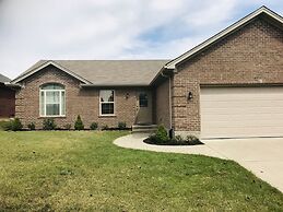 Spacious 3 BR Ranch House W Patio Yard in a Quiet Suburb