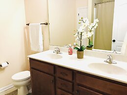 Spacious 3 BR Ranch House W Patio Yard in a Quiet Suburb