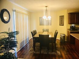 Spacious 3 BR Ranch House W Patio Yard in a Quiet Suburb