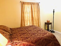 Spacious 3 BR Ranch House W Patio Yard in a Quiet Suburb