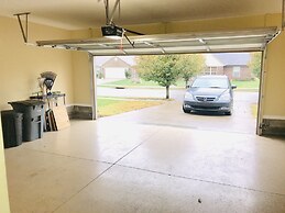 Spacious 3 BR Ranch House W Patio Yard in a Quiet Suburb