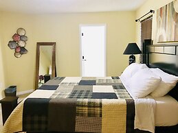 Spacious 3 BR Ranch House W Patio Yard in a Quiet Suburb