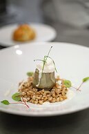 THE MONNA LISA RESORT