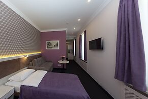 Voyage Hotel