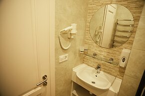 Voyage Hotel