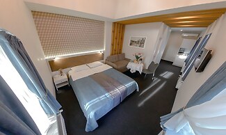 Voyage Hotel