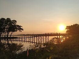 Moe Yun Gyi Wetlands Resort