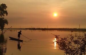 Moe Yun Gyi Wetlands Resort