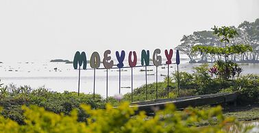 Moe Yun Gyi Wetlands Resort