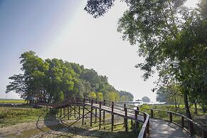 Moe Yun Gyi Wetlands Resort