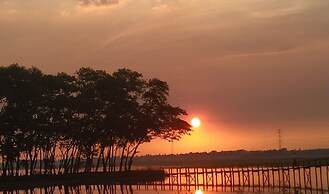 Moe Yun Gyi Wetlands Resort