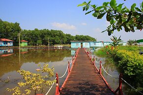 Moe Yun Gyi Wetlands Resort
