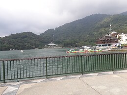 Sun Moon Lake FRIDAY Inn Guest House