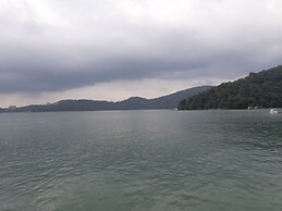 Sun Moon Lake FRIDAY Inn Guest House