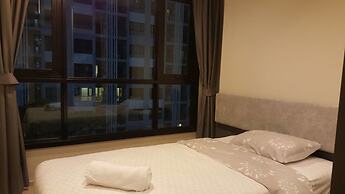 A Luxury 2 Bedrooms The Base Downtown