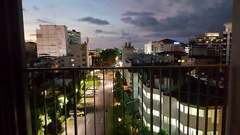 A Luxury 2 Bedrooms The Base Downtown