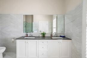 Grandview Accommodation - The Elm Tree Apartments