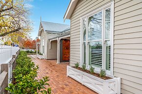 Grandview Accommodation - The Elm Tree Apartments