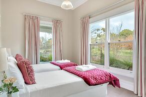 Grandview Accommodation - The Elm Tree Apartments