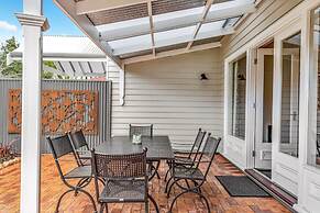 Grandview Accommodation - The Elm Tree Apartments