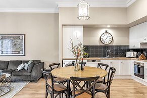 Grandview Accommodation - The Elm Tree Apartments