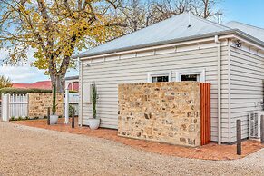 Grandview Accommodation - The Elm Tree Apartments