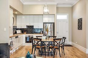 Grandview Accommodation - The Elm Tree Apartments