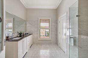 Grandview Accommodation - The Elm Tree Apartments