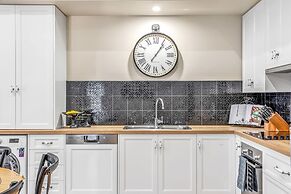 Grandview Accommodation - The Elm Tree Apartments