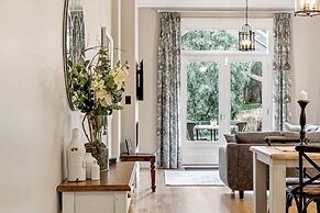 Grandview Accommodation - The Elm Tree Apartments