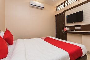 OYO 12161 Hotel Madhur Inn