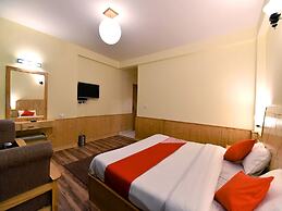 OYO 12735 The Manali Lodge