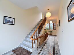 OYO 12735 The Manali Lodge