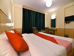 OYO 12735 The Manali Lodge