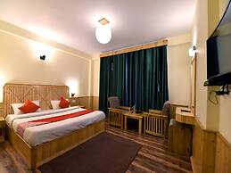 OYO 12735 The Manali Lodge