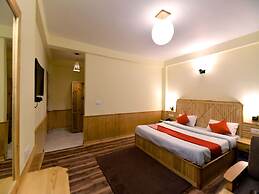OYO 12735 The Manali Lodge